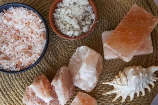 塩風呂とは？スピリチュアルな浄化方法